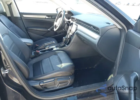 2021 Volkswagen Passat 2.0T Se z USA, uszkodzony, nr VIN 1VWSA7A32MC007413